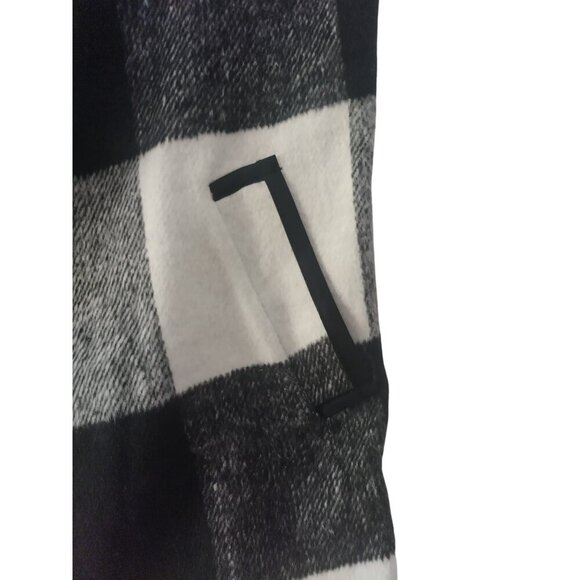 Women's black and white plaid sleeveless vest with pockets, One Size. NWT - Picture 4 of 7